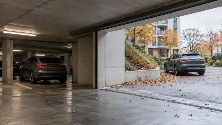 Garaż czy parking — porównanie miejsca pod dachem i postoju na zewnątrz